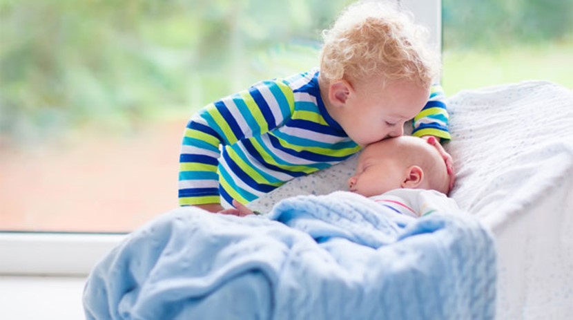 10 tips for welcoming a sibling