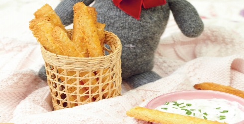 Cheese Straws with Creamy Dip