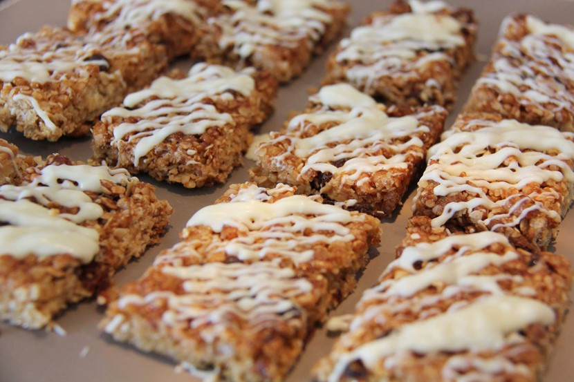 Apricot & Date Snack Bars