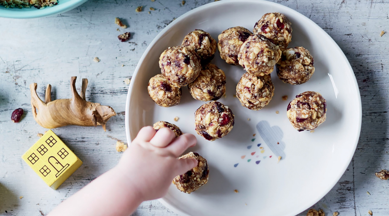 Oatmeal Snack Balls with Cranberries & Apple