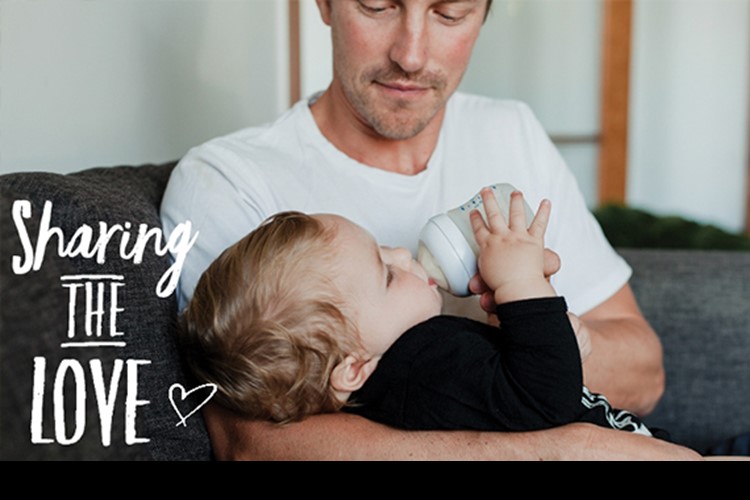 One great way dads can bond with their newborn baby is by sharing feeding time.