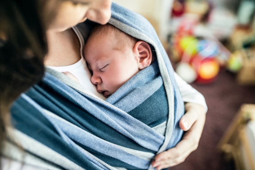 Five ways babywearing gives Mum another pair of hands