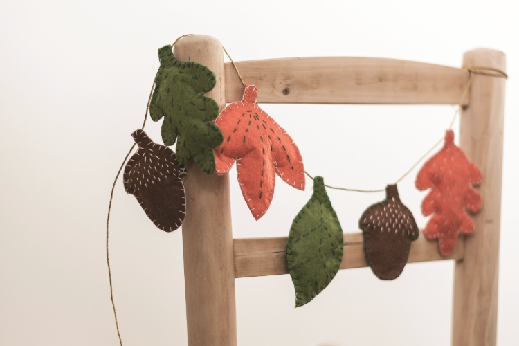 Craft: a sweet and simple felt garland