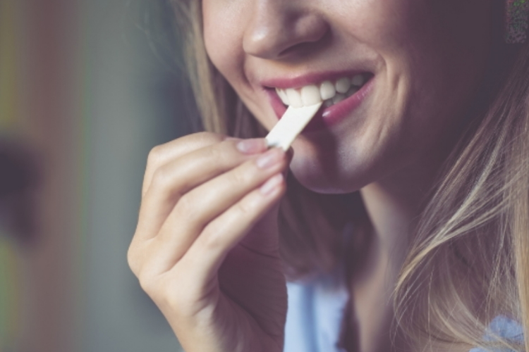 Why chewing gum when pregnant can help your baby's teeth
