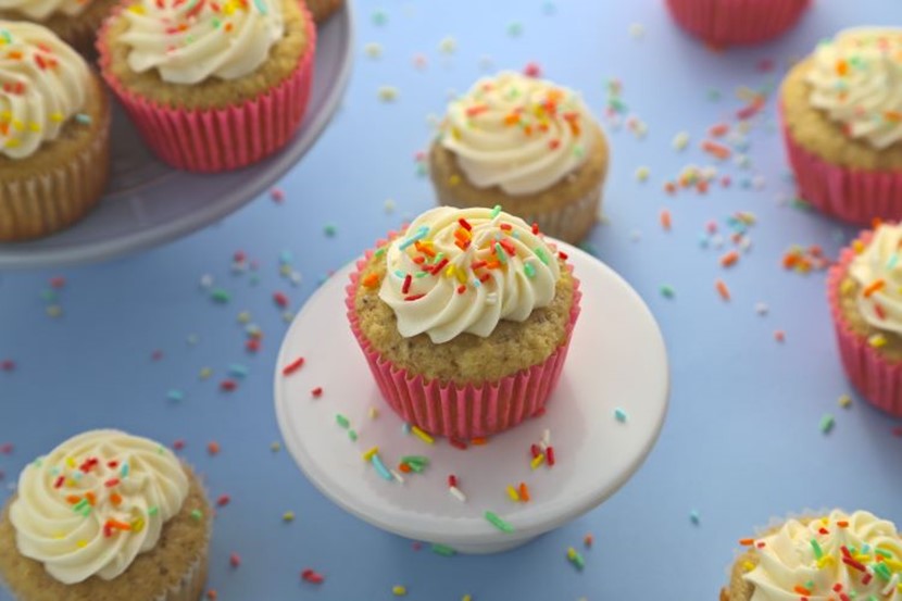 Easy Vanilla cupcakes - From Bake Vegan Stuff