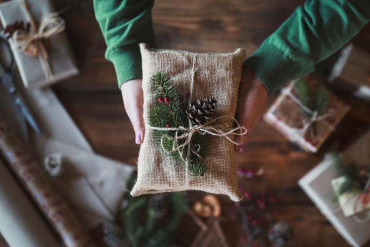 Eco gift wrap ideas for a green Christmas