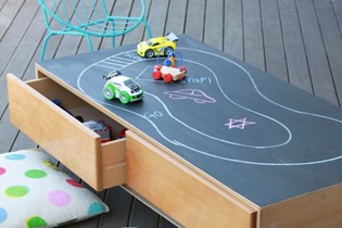 Make your own ever-changing play table