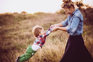 10 ways to remember those precious childhood moments