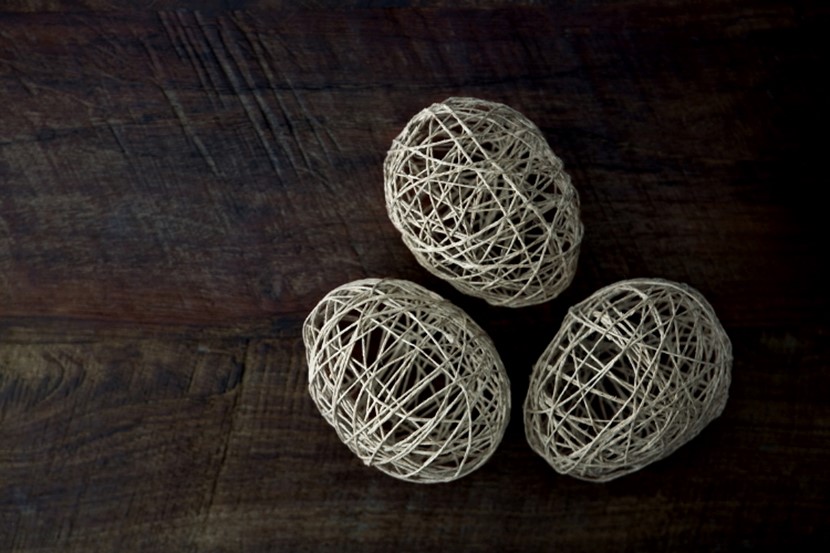 Easter craft: string eggs