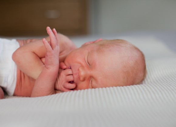 Snapshots of a baby's first six weeks 