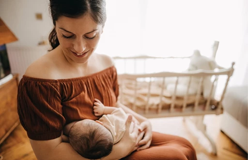 A lactation consultant shares the must-haves for breastfeeding