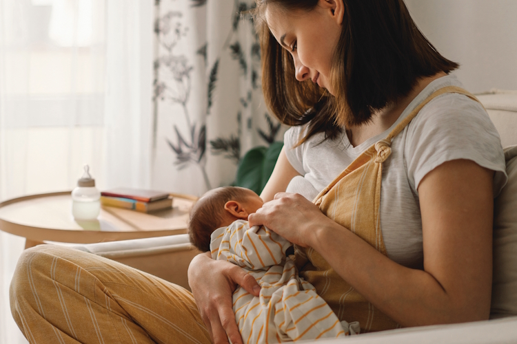 Breast & bottles: a lactation consultant's guide to mixed feeding